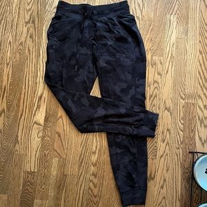 Lululemon camo joggers!